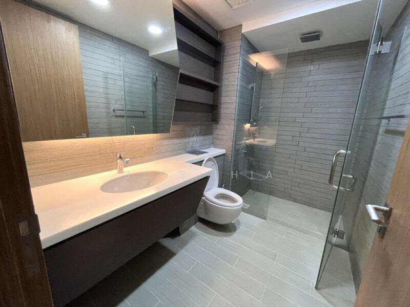 V ON SHENTON (FIVE ON SHENTON) @ Shenton Way MRT, Studio 1Rm +Balcony. High floor.