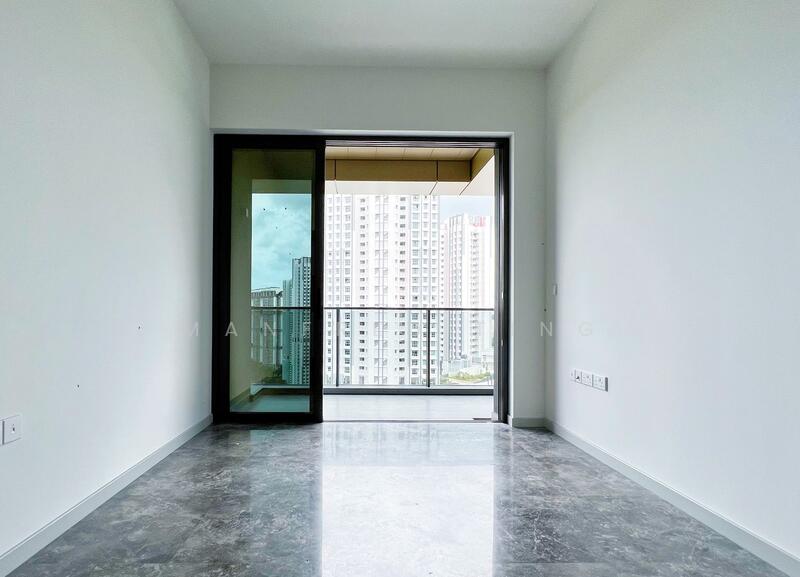 Margaret Ville, 20 Margaret Dr, 2 Bedrooms, 700 sqft, Condominium For