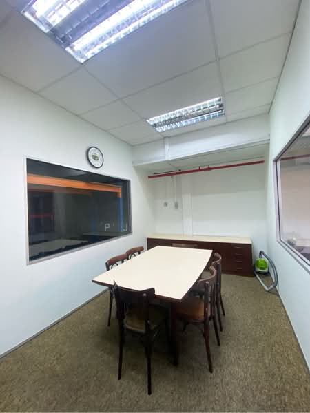 Pantech Business Hub, 194 Pandan Loop, 1,367 sqft, Factory / Workshop (B2) For Rent, by PJ Lee, 24824000 - CommercialGuru.com.sg