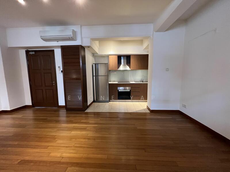 Rare Chinatown Heritage Shophouse Home — Just 5 Mins to MRT, Mosque Street, Chinatown / Tanjong Pagar, 2 Bedrooms, 910 sqft, Apartment For Rent, by Evone Yap, 24825790 - PropertyGuru.com.sg