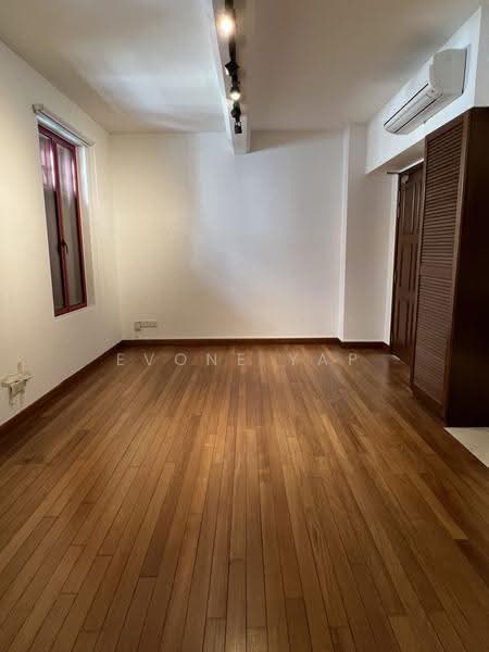 Rare Chinatown Heritage Shophouse Home — Just 5 Mins to MRT, Mosque Street, Chinatown / Tanjong Pagar, 2 Bedrooms, 910 sqft, Apartment For Rent, by Evone Yap, 24825790 - PropertyGuru.com.sg