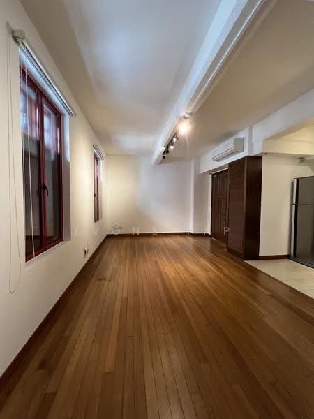 Rare Chinatown Heritage Shophouse Home — Just 5 Mins to MRT, Mosque Street, Chinatown / Tanjong Pagar, 2 Bedrooms, 910 sqft, Apartment For Rent, by Evone Yap, 24825790 - PropertyGuru.com.sg