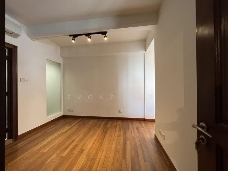 Rare Chinatown Heritage Shophouse Home — Just 5 Mins to MRT, Mosque Street, Chinatown / Tanjong Pagar, 2 Bedrooms, 910 sqft, Apartment For Rent, by Evone Yap, 24825790 - PropertyGuru.com.sg