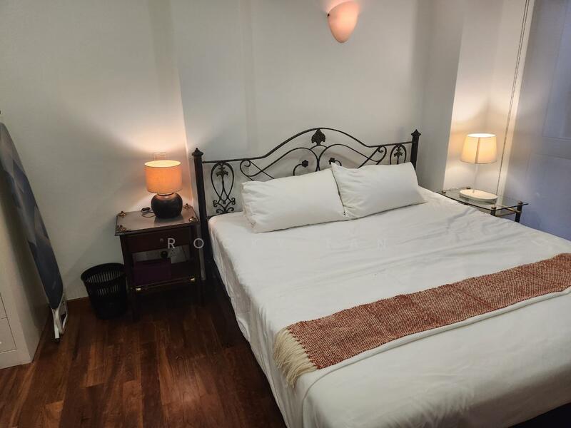 9) King Bed in Master Bedroom