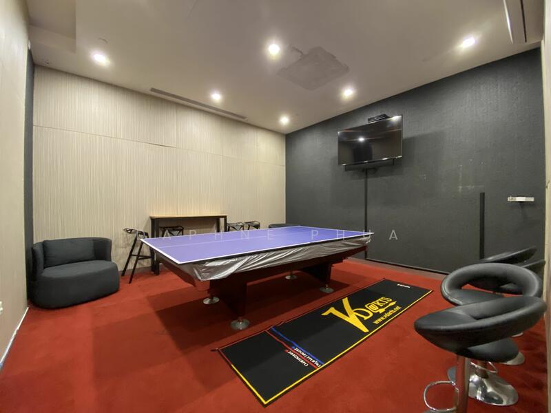GAMES ROOM WITH BILLIARD/TABLE TENNIS TABLE!