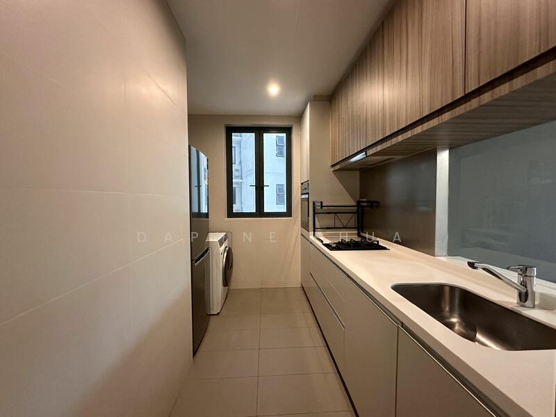 A WELL VENTILATED, FUNCTIONAL AND ENCLOSED KITCHEN FOR YOUR COOKING DELIGHT!