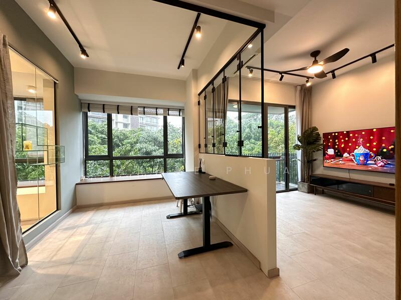 WELL DESIGNED COMMON ROOM SEAMLESSLY BLENDING INTO THE LIVING SPACE!