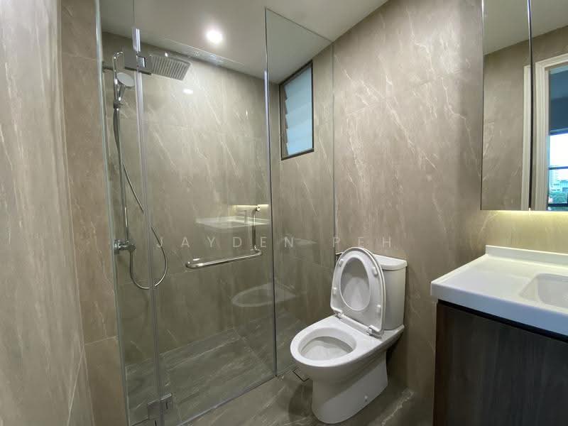 Landbay Condo, 9 Jalan Hajijah, Bedok / Upper East Coast, 2 Bedrooms, 969 sqft, Condominium For Rent, by Jayden Peh, 24832843 - Master Bath - PropertyGuru.com.sg