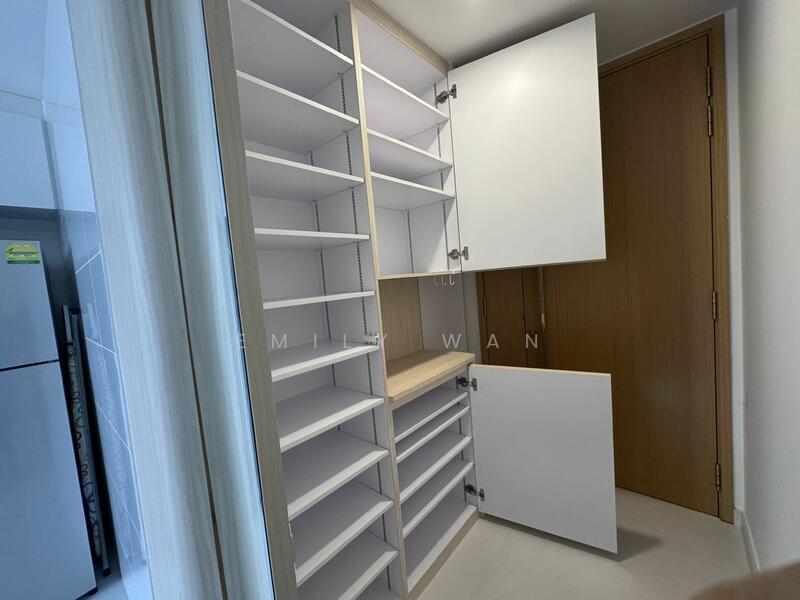 Entrance built in cabinet for shoes 
