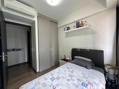 For Rent - Lakepoint Condo