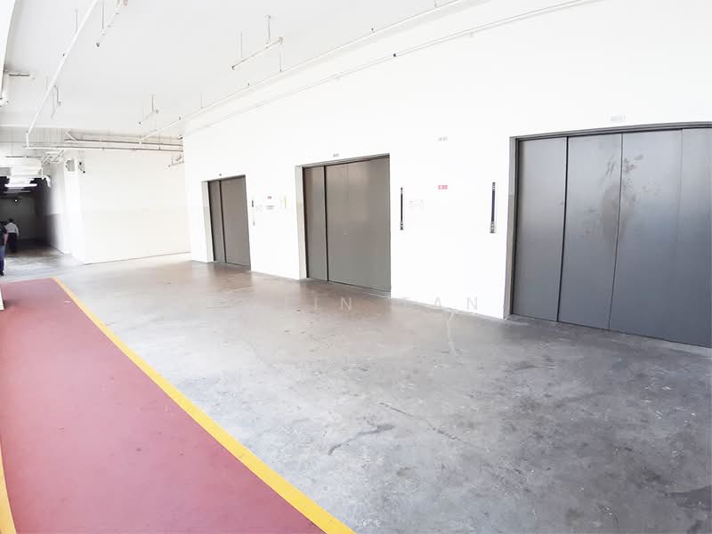 Unity Centre, 51 Bukit Batok Crescent, 1,109 sqft, Light Industrial (B1) For Rent, by Colin Tan, 24835533 - Unity Centre (Cargo Lift Landing) - CommercialGuru.com.sg