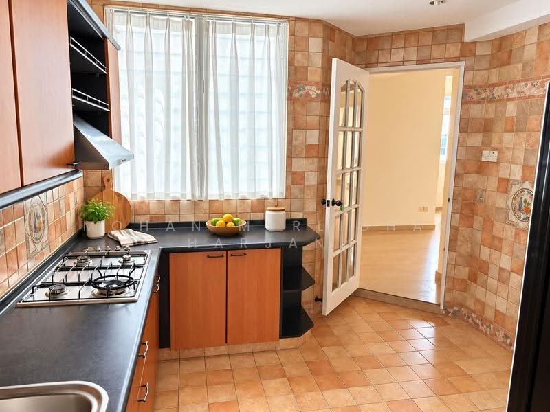 Crescendo Park, 6 Jalan Tua Kong, East Coast / Marine Parade, 4 Bedrooms, 2,518 sqft, Condominium For Sale, by Mohan Murlidhar Harjani, 24838058 - Kitchen - PropertyGuru.com.sg