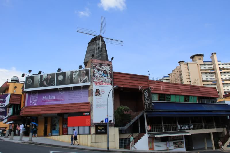 HOLLAND VILLAGE