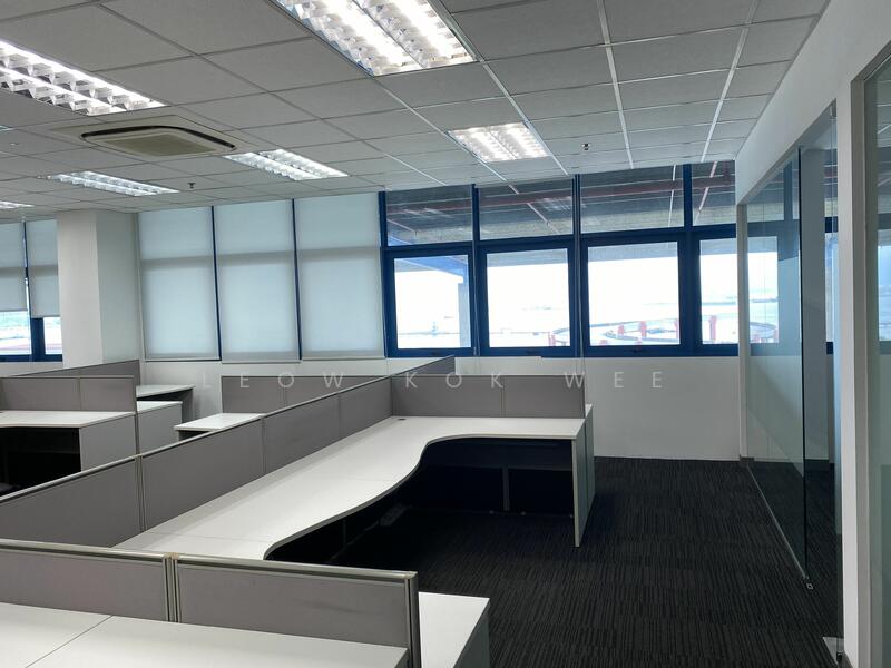 Ramp up 8m high warehouse 12 loading bays @ penjuru, Penjuru, 65,000 sqft, Warehouse For Rent, by Leow Kok Wee, 24840890 - CommercialGuru.com.sg