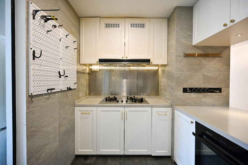 L shaped kitchen counter space. Gas cooking stove