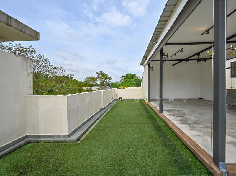 private roof terrace with cross wind ventilation