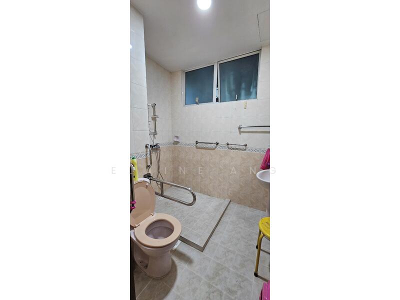 Lowee floor ensuite bathroom 