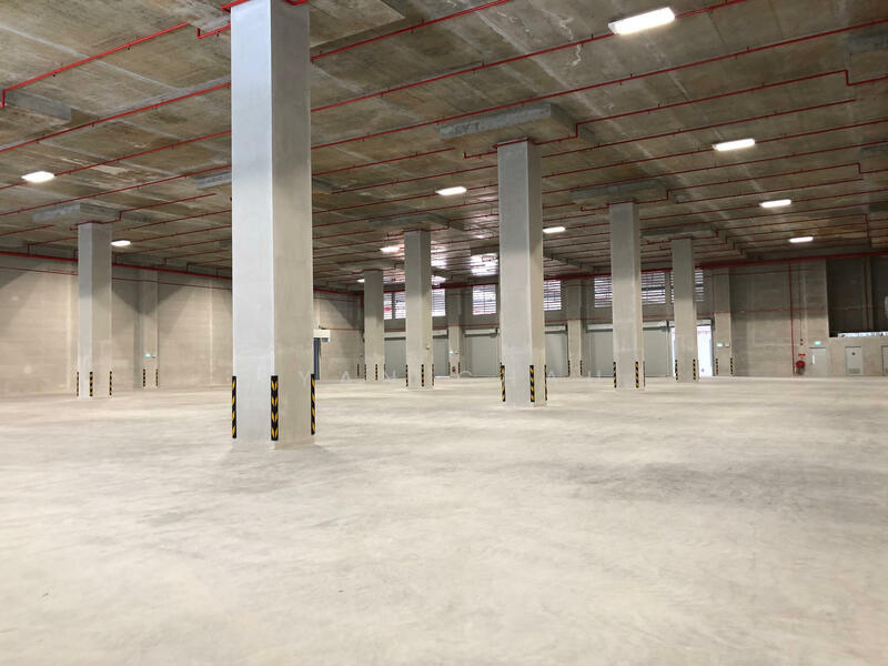 Near MRT 8m Clear 10 Bays Jurong, Jurong, 62000 sqft, Warehouse