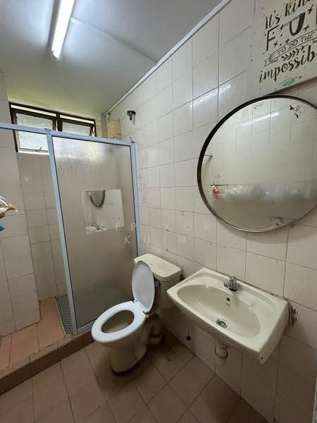 Near SMU. Kaplan. Nanyang Fine Art. Lasalle, Beatty Rd, Farrer Park / Serangoon Rd, Room Rental, 100 sqft, Walk-up Apartment For Rent, by Yip Kok Kuin, 24846986 - Bathroom 2 - PropertyGuru.com.sg