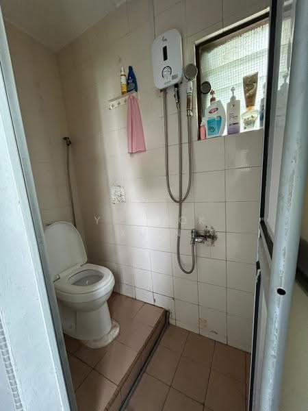 Near SMU. Kaplan. Nanyang Fine Art. Lasalle, Beatty Rd, Farrer Park / Serangoon Rd, Room Rental, 100 sqft, Walk-up Apartment For Rent, by Yip Kok Kuin, 24846986 - Bathroom 3 - PropertyGuru.com.sg