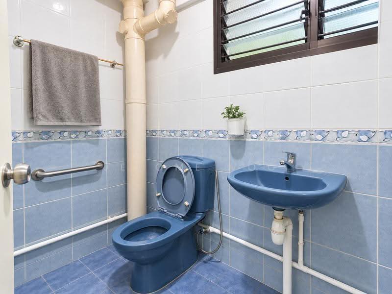 713 Yishun Street 71, 713 Yishun Street 71, Sembawang / Yishun, Room Rental, 100 sqft, HDB Flat For Rent, by Jerome Woo, 24850228 - Bathroom - PropertyGuru.com.sg