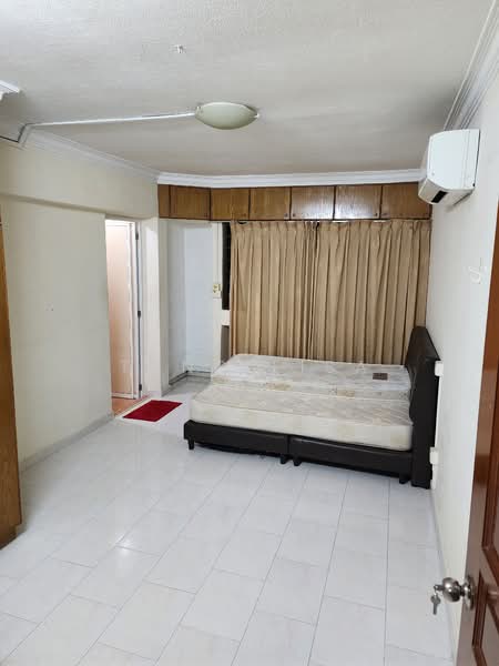 552 Jurong West Street 42, 552 Jurong West Street 42, 3 Bedrooms, 1,500 sqft, HDB Flat For Rent, by Thng Lisa, 24851021 - Current condition Master bedroom   The queen bed kept in living room.  - PropertyGuru.com.sg