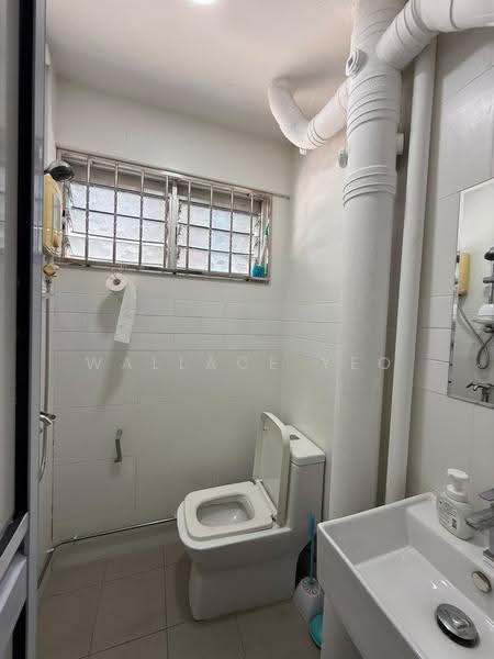 744 Bedok Reservoir Road, 744 Bedok Reservoir Road, Bedok / Upper East Coast, 800 sqft, Shop / Shophouse For Rent, by Wallace Yeo, 24853963 - Bathroom - CommercialGuru.com.sg