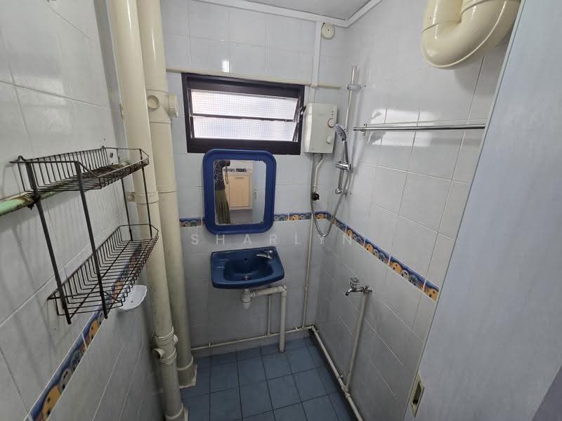 21 Chai Chee Road, 21 Chai Chee Road, Bedok / Upper East Coast, 2 Bedrooms, 700 sqft, HDB Flat For Rent, by Sharlyn Neo, 24856282 - Bathroom - PropertyGuru.com.sg