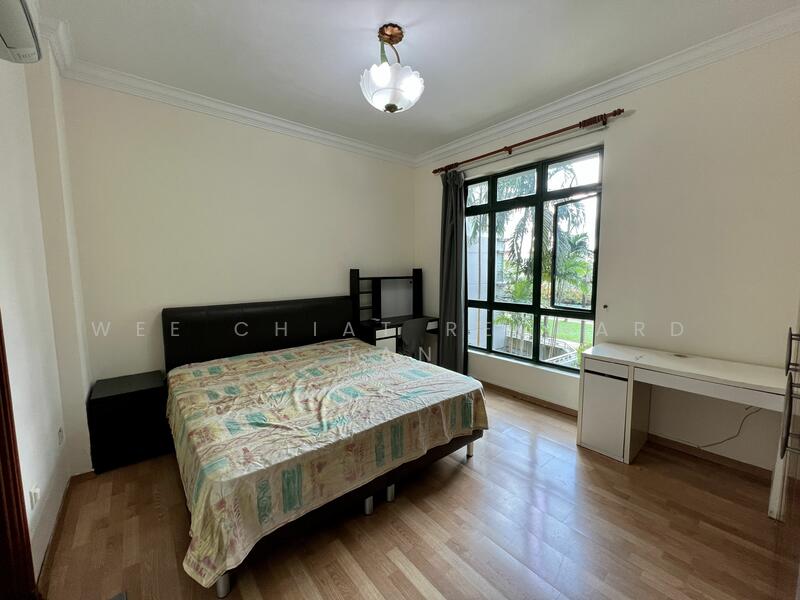 Spacious and quiet facing master room 