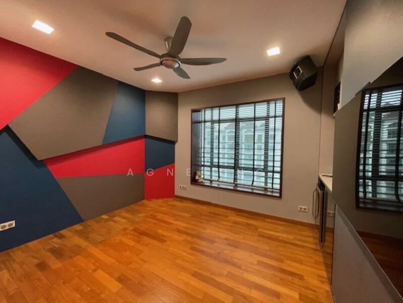 Guest Room at the Lower level with bay window seats.