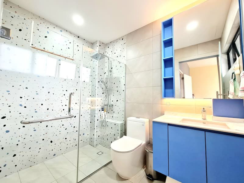 Fully Renovated Modern 3 Storey Terraced House, Sunrise Place, 5 Bedrooms, 2,800 sqft, Terraced House For Rent, by Joanne Yeo, 24858098 - 3rd Level ensuite bathroom - PropertyGuru.com.sg