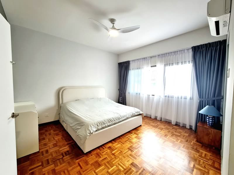 Fully Renovated Modern 3 Storey Terraced House, Sunrise Place, 5 Bedrooms, 2,800 sqft, Terraced House For Rent, by Joanne Yeo, 24858098 - 3rd Level Master bedroom with attached bathroom - PropertyGuru.com.sg