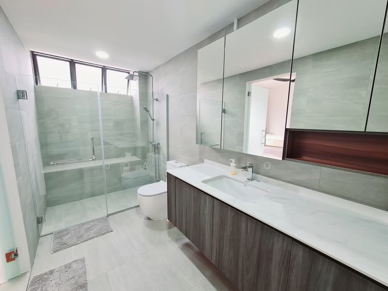 Fully Renovated Modern 3 Storey Terraced House, Sunrise Place, 5 Bedrooms, 2,800 sqft, Terraced House For Rent, by Joanne Yeo, 24858098 - 2nd Level Bathroom - PropertyGuru.com.sg