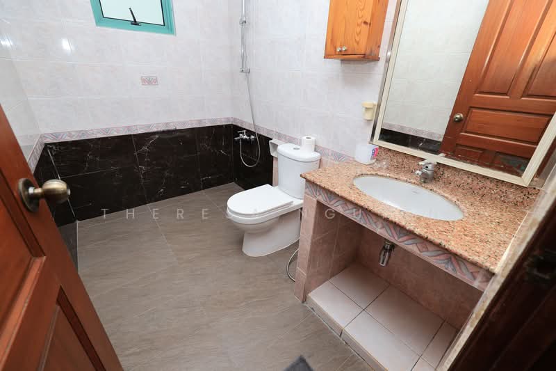 Balmy Court, 6 Lorong 27A Geylang, Studio, 775 sqft, Condominium For Rent, by Theresa Nguyen, 24858587 - master bathroom - PropertyGuru.com.sg