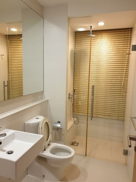 The Sea View, 33 Amber Road, 4 Bedrooms, 1,647 sqft, Condominium For Rent, by Dorothy Chua, 24859509 - Junior Master Bathroom - PropertyGuru.com.sg
