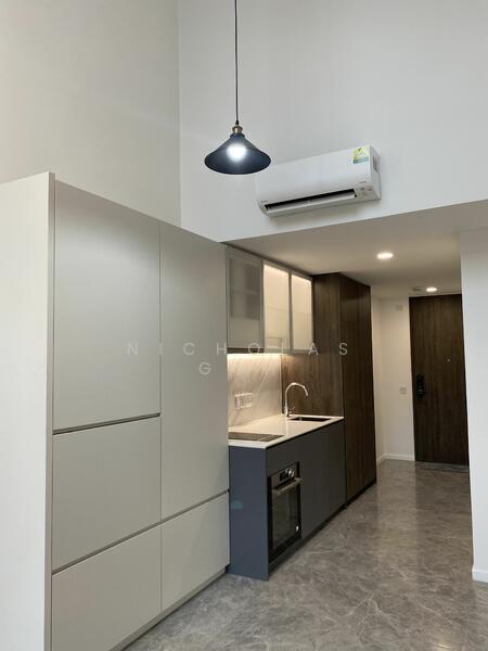 The M, 38 Middle Road, 1 Bedroom, 592 sqft, Condominium For Rent, by Nicholas Goh, 24864419 - Entrance with a kitchen cabinet - PropertyGuru.com.sg