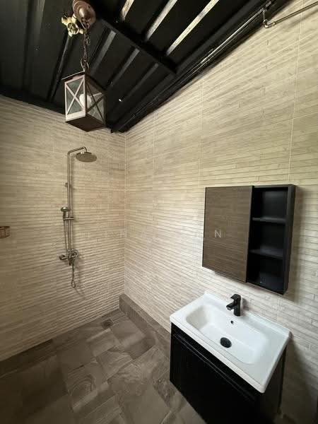 Toh Estate, Toh Drive, Changi Airport / Changi Village, 3 Bedrooms, 2,400 sqft, Terraced House For Rent, by Lina Tan, 24872268 - Bathroom - PropertyGuru.com.sg