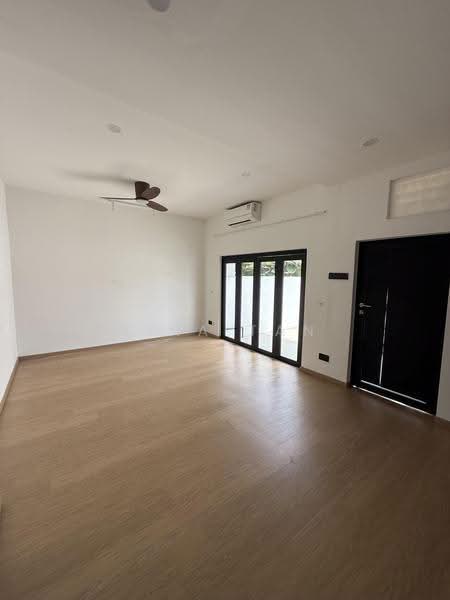 Toh Estate, Toh Drive, Changi Airport / Changi Village, 3 Bedrooms, 2,400 sqft, Terraced House For Rent, by Lina Tan, 24872268 - Living Room - PropertyGuru.com.sg