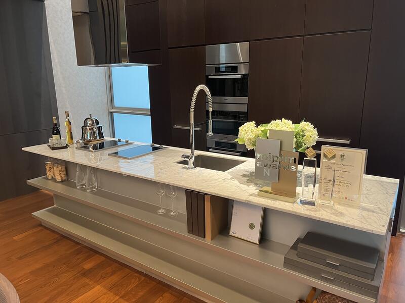 Open kitchen (separate wet kitchen is enclosed). Call LAURA LIN for private viewing today!