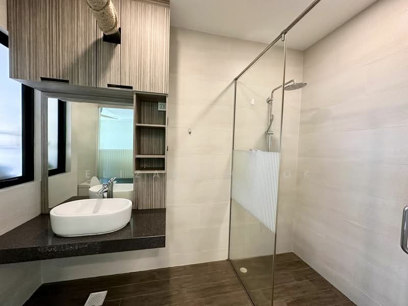 Queensway Tower, 1 Queensway, Alexandra / Commonwealth, Room Rental, 300 sqft, Apartment For Rent, by Elizabeth Mok, 24872416 - PropertyGuru.com.sg