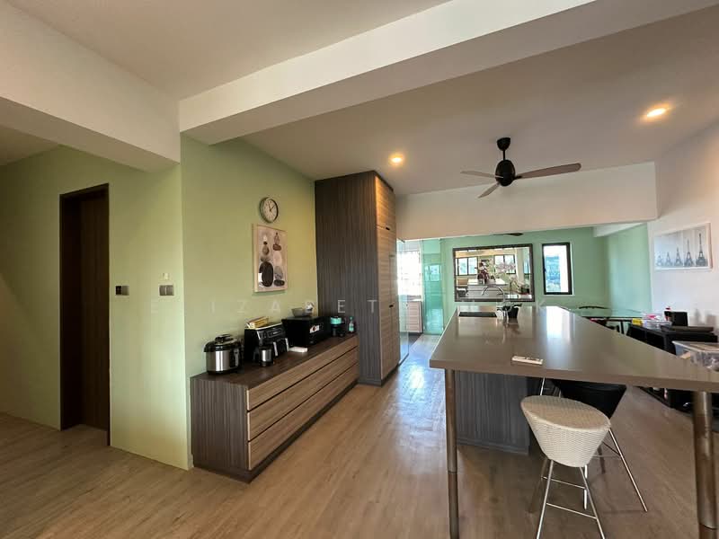 Queensway Tower, 1 Queensway, Alexandra / Commonwealth, Room Rental, 300 sqft, Apartment For Rent, by Elizabeth Mok, 24872416 - PropertyGuru.com.sg