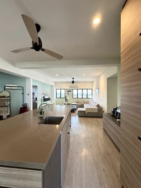 Queensway Tower, 1 Queensway, Alexandra / Commonwealth, Room Rental, 300 sqft, Apartment For Rent, by Elizabeth Mok, 24872416 - PropertyGuru.com.sg