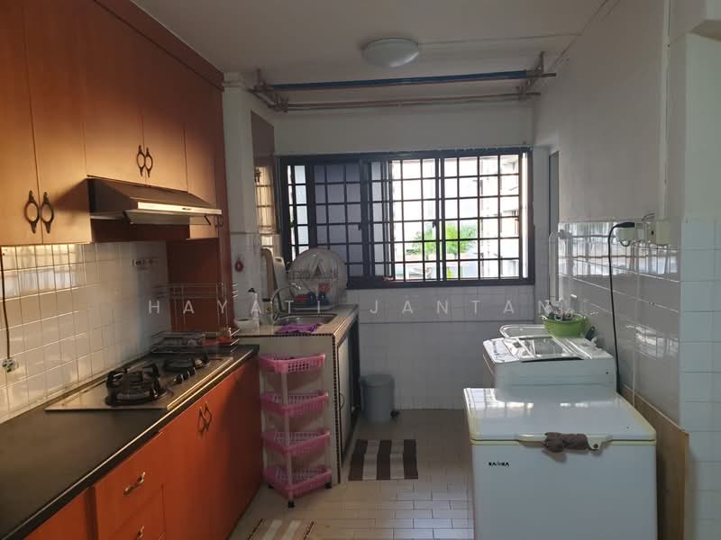 158 Bedok South Avenue 3, 158 Bedok South Avenue 3, Bedok / Upper East Coast, Room Rental, 150 sqft, HDB Flat For Rent, by Hayati Jantan, 24874125 - PropertyGuru.com.sg