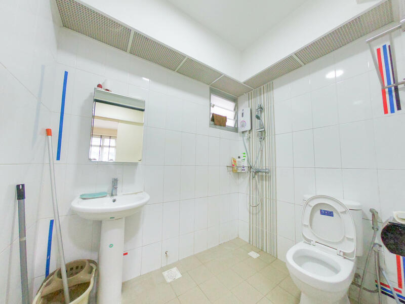 Master Bedroom Toilet