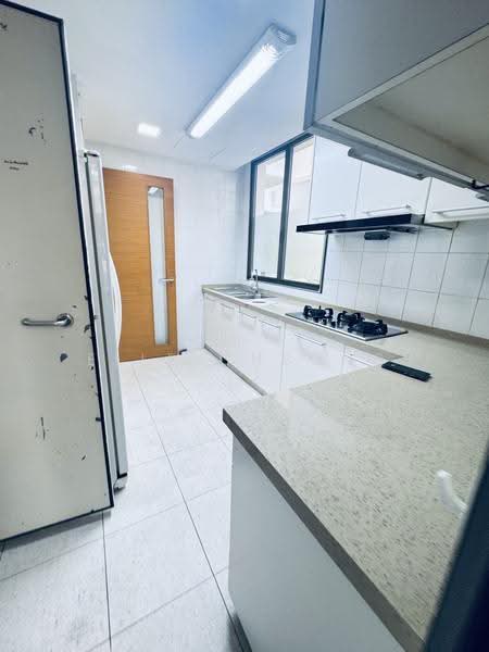 The Waterina, 51 Lorong 40 Geylang, Eunos / Geylang / Paya Lebar, 2 Bedrooms, 1,130 sqft, Apartment For Rent, by Elle Cheong, 24877416 - Kitchen - PropertyGuru.com.sg