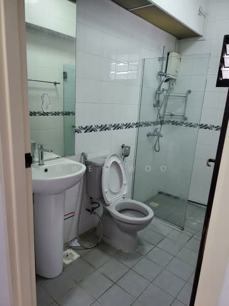 26D Jalan Membina, 26D Jalan Membina, 3 Bedrooms, 968 sqft, HDB Flat For Rent, by Gwen Woo, 24877662 - Master Toilet - PropertyGuru.com.sg