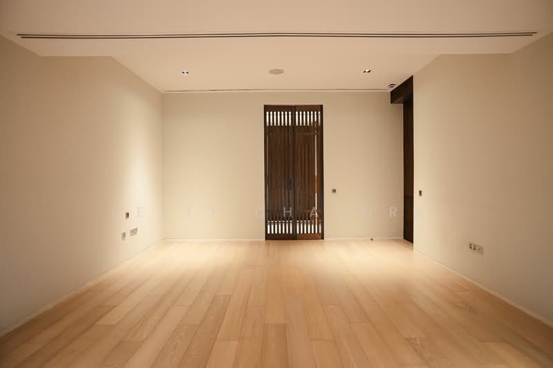 Nassim Park Residences, 21 Nassim Road, 4 Bedrooms, 6,867 sqft, Condominium For Sale, by Betty Chandra, 24884158 - Large Master Suite with spacious dressing and bathroom  - PropertyGuru.com.sg