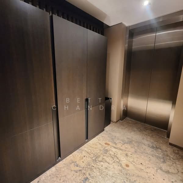 Nassim Park Residences, 21 Nassim Road, 4 Bedrooms, 6,867 sqft, Condominium For Sale, by Betty Chandra, 24884158 - Personal/ private lobby and elevator links both floors of the penthouse from the basement - PropertyGuru.com.sg