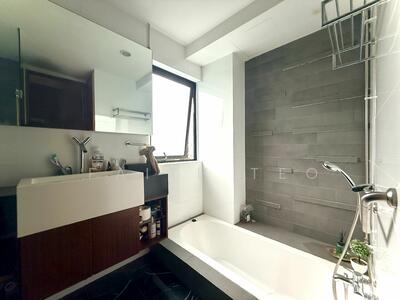 For Sale - Wide frontage semi detached with spacious high-ceiling and great ventilation