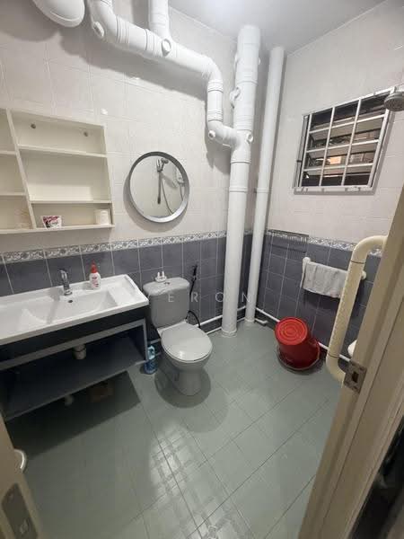 261B Sengkang East Way, 261B Sengkang East Way, Hougang / Punggol / Sengkang, 3 Bedrooms, 1,075 sqft, HDB Flat For Rent, by Veron Heng, 24895841 - Bathroom - PropertyGuru.com.sg